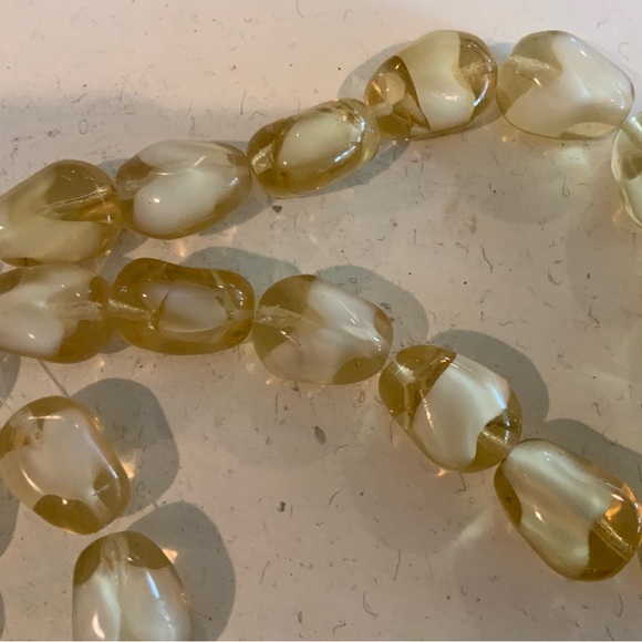 Limited quantities..22 pressed glass beads W. Germany - Picture 2 of 4